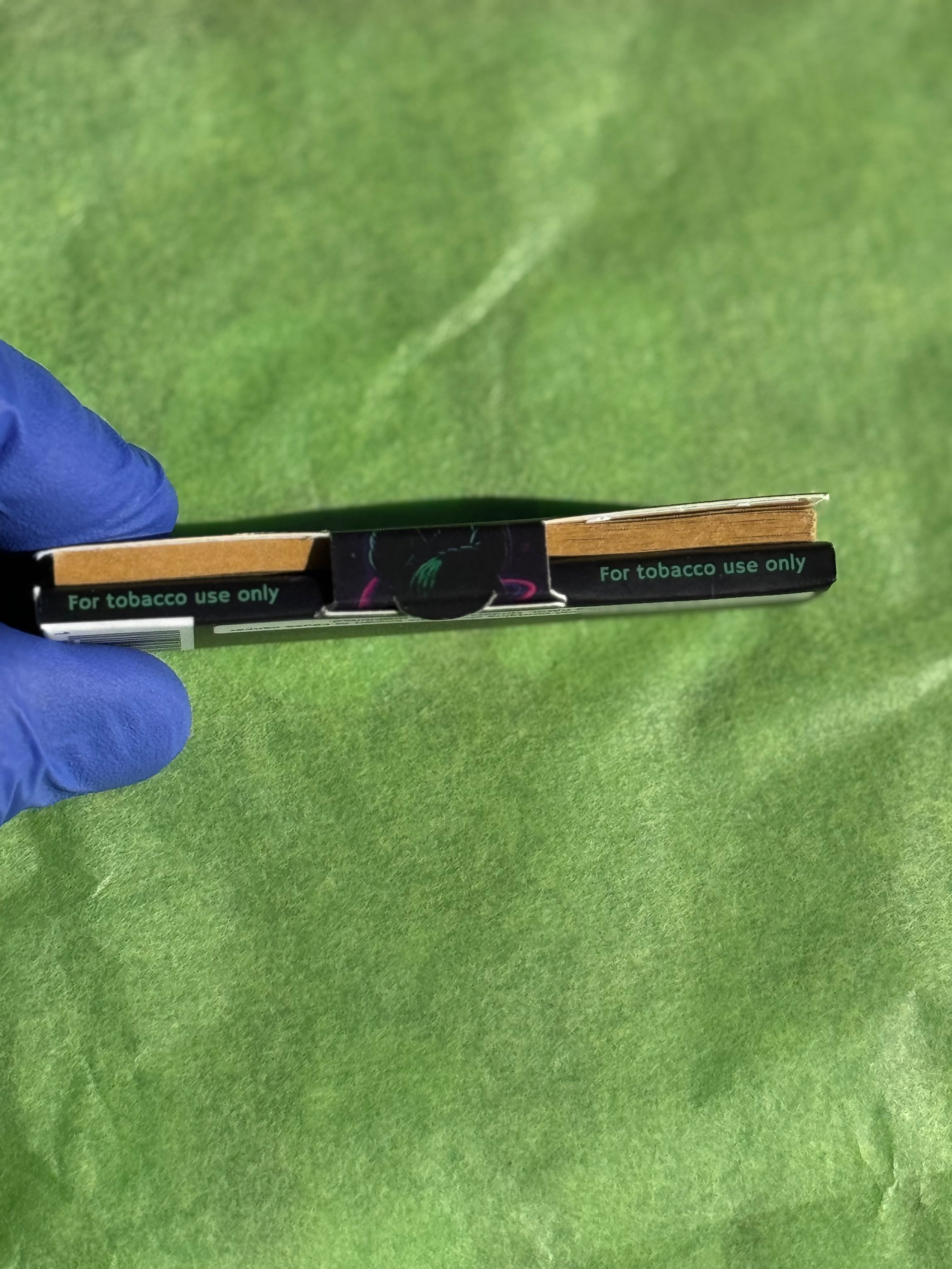 Wayngro 1¼ Rolling Papers – Single Pack (40 Filters Included)